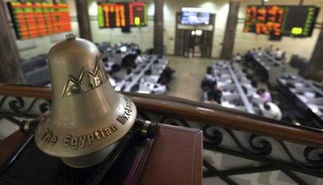 تباين مؤشرات البورصة المصرية بمنتصف التعاملات وسط مبيعات محلية
