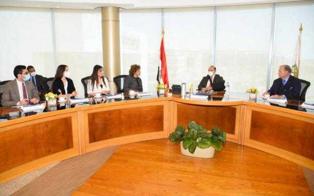 «رئيس البورصة» يبحث تبادل الخبرات مع مديرة مؤسسة ”بنس الأمريكية ” لإدارة الثروات في مجال الاستشارات المالية