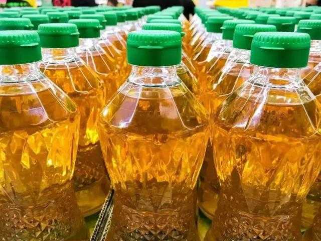انخفاض العقود الآجلة لزيت الأولين بمقدار 2.50 دولار في بورصة ماليزيا خلال الجلسة الإفتتاحية