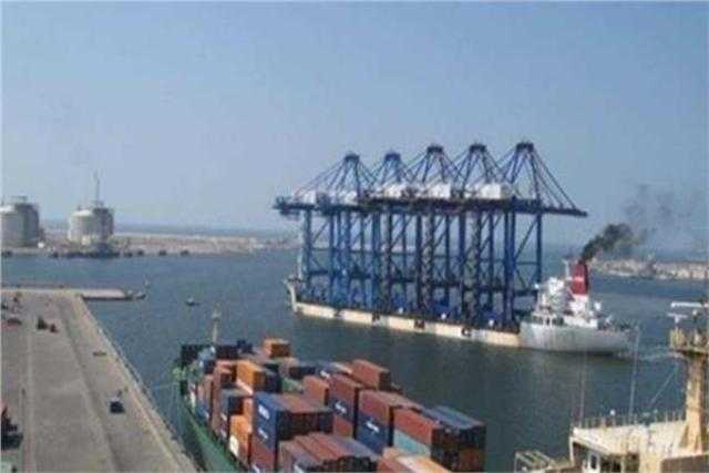 تداول 352 شاحنة و 6500 طن بضائع عامة بمواني البحرالاحمر