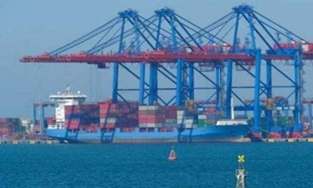 استقبال  400 شاحنة و6200 طن بضائع عامة بموانئ البحرالأحمر