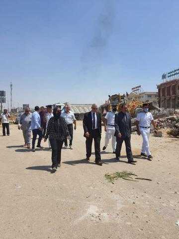 بالتعاون مع الشرطة.. حملات لإزالة الإشغالات وضبط المخالفات بمدينتى العبور والقاهرة الجديدة