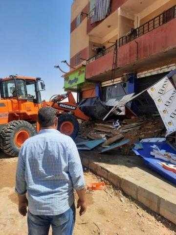 جهاز مدينة بدر يشن حملة مكبرة لإزالة الإشغالات والتعديات أمام المحال بالحي الأول