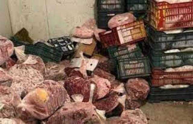 التموين :  ضبط 19.5 طن مصنعات لحوم وأسماك فاسدة قبل ترويجها بالأسواق