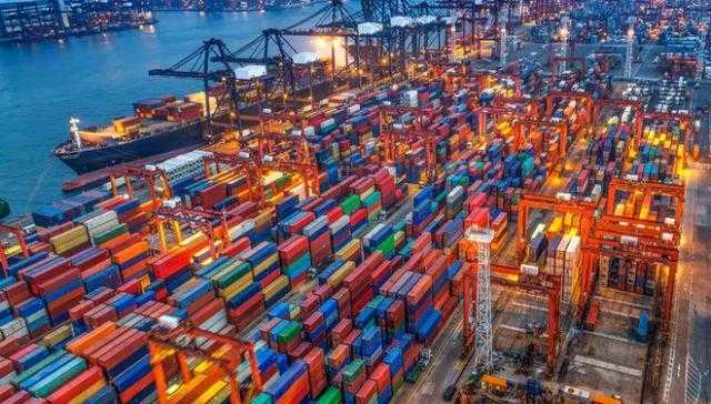 استقبال  242 شاحنة و4500 طن بضائع عامة بموانيء البحر الأحمر