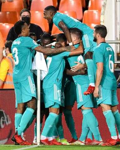 بنزيما وفينيسيوس يقودان ريال مدريد لريمونتادا نارية على فالنسيا