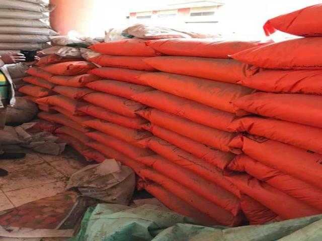 ضبط 808 أطنان مبيدات وأسمدة زراعية مدعمة قبل ترويجها بالسوق السوداء بثلاث محافظات