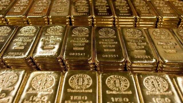 الذهب يتراجع مع صعود الدولار بعد بيانات وظائف القطاع الخاص الأمريكي