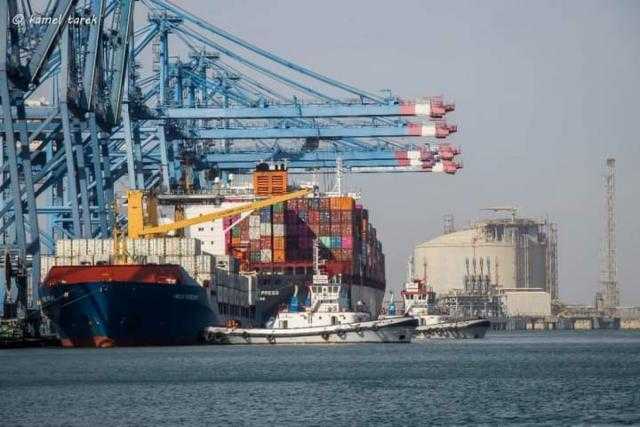 ميناء دمياط يتداول 27 سفينة للحاويات والبضائع العامة