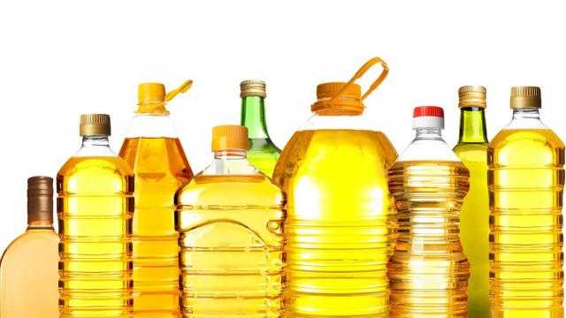 انخفاض أسعار زيت الطعام للمستهلك في السوق المحلي اليوم