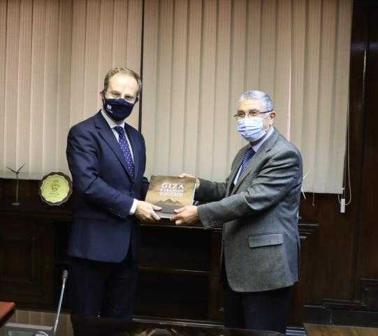 وزير الكهرباء يؤكد مصر تضع قضية الطاقة الكهربائية على رأس أولوياتها