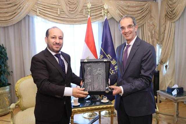 وزير الاتصالات يبحث مع نظيره اليمني تعزيز التعاون المشترك
