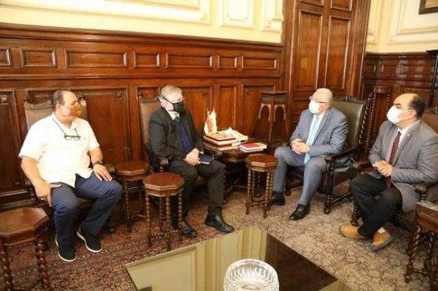 القصير يبحث مع ممثل جامعة فلوريدا الأمريكية إنشاء مركزًا عالميًا لإنتاج شتلات الفراولة