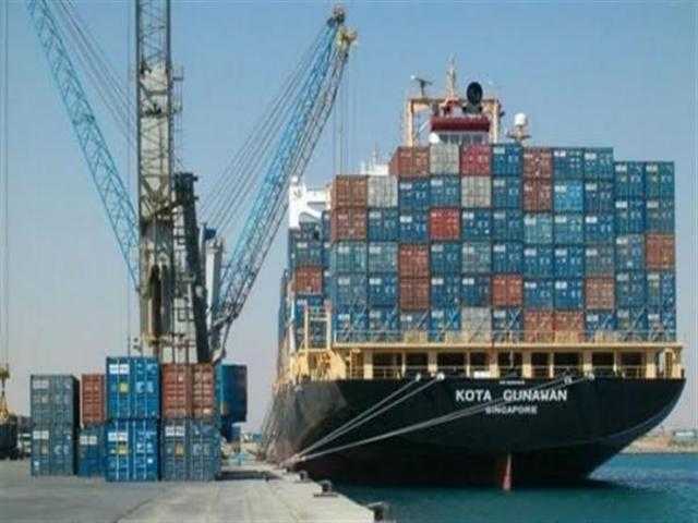 «موانئ بورسعيد» تستقبل 28 سفينة للحاويات والبضائع العامة