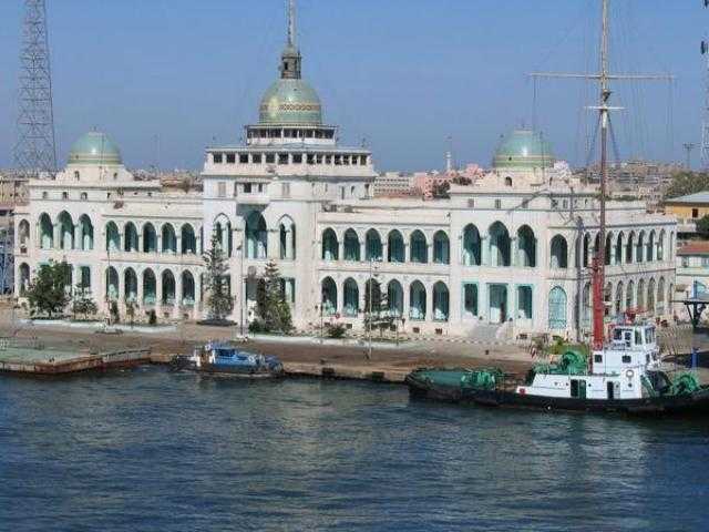 تداول 21 سفينة للحاويات والبضائع بموانئ بورسعيد خلال اليوم