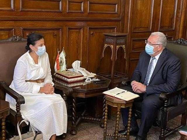 وزير الزراعة يبحث إنشاء مشتل  لتوفير ٤٠ مليون شتلة لاسخدامها في زراعة القصب