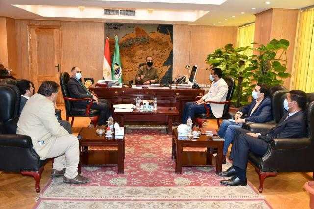 وفد وزارة البيئة يبحث آليات الاستثمار بالمحميات الطبيعية مع محافظ الفيوم