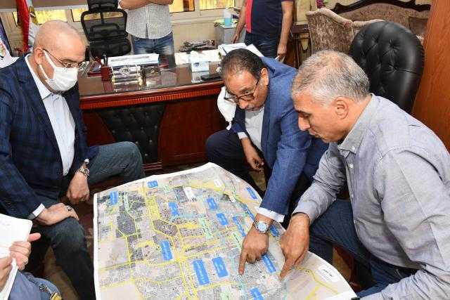 وزير الإسكان يعقد اجتماعا لمتابعة الموقف التنفيذى لمشروعات الطرق والمحاور