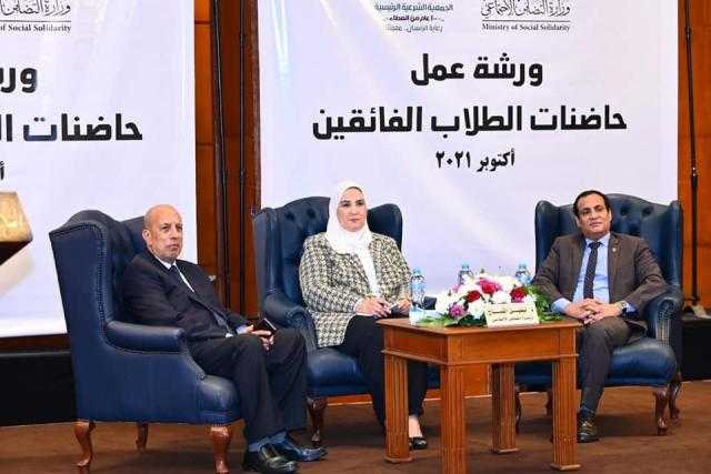 نيفين القباج تشارك في تكريم رؤساء الجامعات ومنسقي المرحلة الأولي من منح طلاب «حاضنات الفائقين»