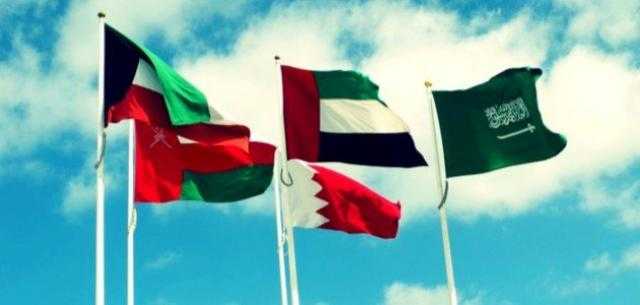 صحيفة سعودية : دول الخليج نجحت في امتصاص الأثار الاقتصادية لكورونا