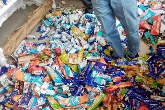 ضبط ”10.5 طن“ مواد غذائية وحلوى أطفال مجهولة المصدر قبل ترويجها بالأسواق