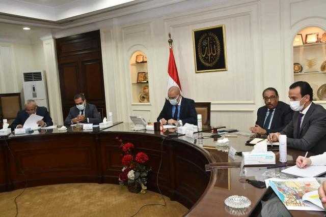 وزير الإسكان يتابع الموقف التنفيذي لمنطقة الأعمال المركزية وأبراج الداون تاون