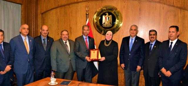 وزيرة التجارة تبحث مع جمعية رجال الأعمال البحرينية سبل تعزيز التعاون المشترك بين البلدين