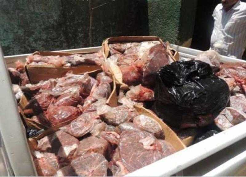 ضبط صاحب مصنع بحوزته 14 طن لحوم فاسدة في القطامية