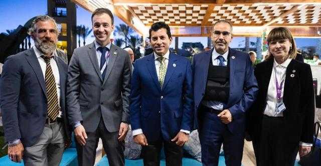 وزير الشباب والرياضة يلتقي بالشباب سفراء البرامج التي تدعمها اليونيسيف