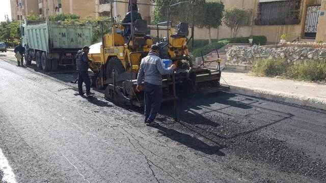أجهزة مدن 6 أكتوبر والشيخ زايد والعاشر من رمضان تُواصل تنفيذ أعمال رفع كفاءة وتطوير الطرق