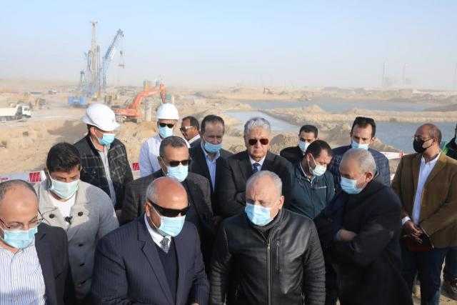 وزير النقل ورئيس المنطقة الاقتصادية لقناة السويس يتفقدان أعمال تطوير ميناء السخنة