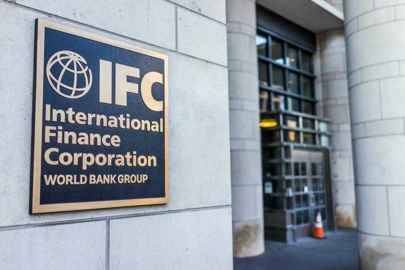 البنك الدولي وصندوق بأبوظبي يستثمران  1.5 مليار دوار في تحول الطاقة