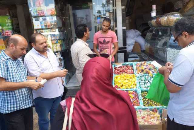 حملات تموينية على المطاعم والأسواق بحدائق الأهرام للتأكد من سلامة المنتجات الغذائية