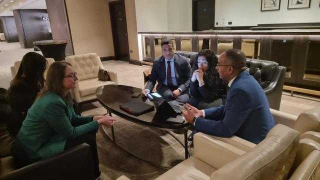 نائب وزير الإسكان يلتقي مسئولي 10 شركات إنجليزية لتوسيع الاستثمار في مصر