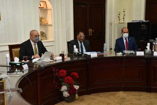 وزيرا التخطيط والإسكان يناقشان الخطة الاستثمارية لوزارة الإسكان للعام المالي 2022/2023