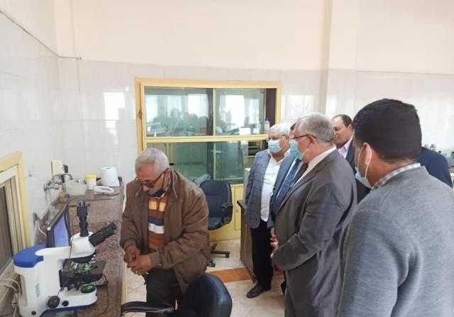 وزير الزراعة يتفقد مركز التلقيح الاصطناعي بالعامرية ..ويسلم 200 رأس ماشية من السلالات المتميزة