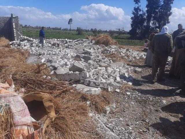 إزالة حالة تعدِ على الأرض الزراعية بقرية منشأة عباس بكفرالشيخ