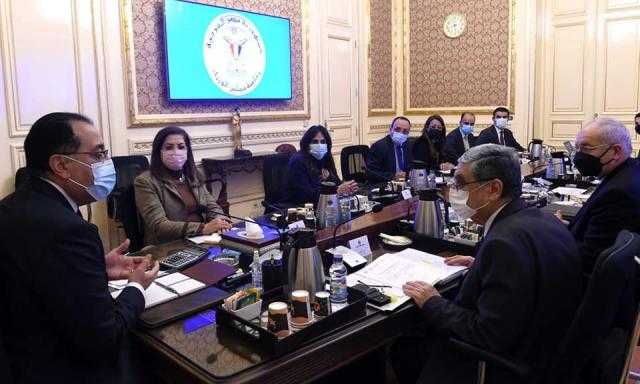 «مدبولي» يناقش عروض إقامة مشروعات الهيدروجين الأخضر في مصر