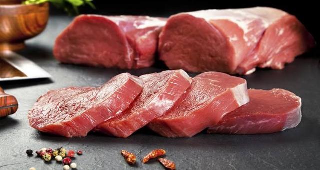 نقيب الزراعيين يكشف أسباب ارتفاع أسعار اللحوم بالأسواق | خاص