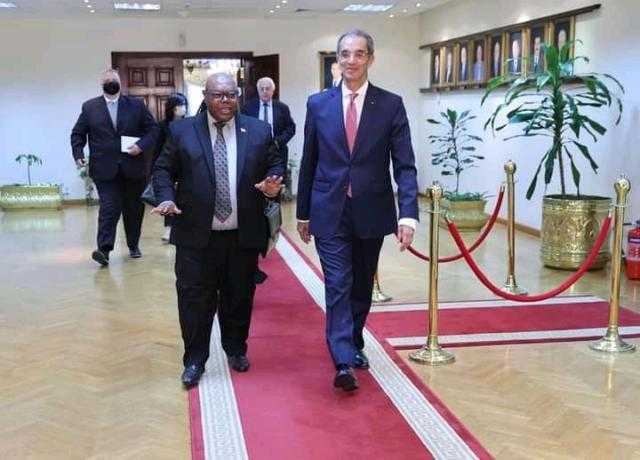 وزير الاتصالات يبحث سبل التعاون التكنولوجي بين مصر وبوروندي