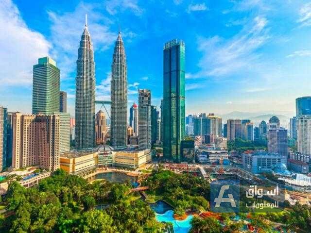 ماليزيا تخفف قيود كورونا للمسافرين بشكل واسع
