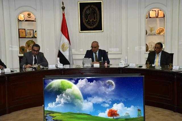 وزير الإسكان يتابع مع مسئولي المقاولون العرب تنفيذ المشروعات في مختلف القطاعات