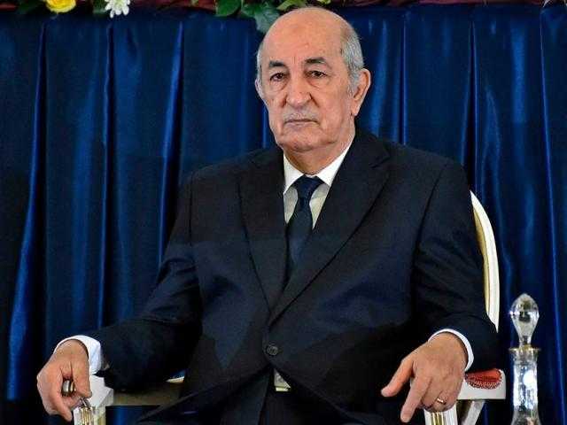 الرئيس الجزائري يعفي محافظ البنك المركزي من منصبه