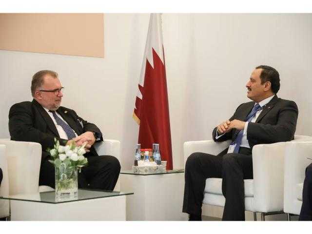 وكيل وزارة الصناعة القطري يجتمع مع مسؤولي شركات على هامش معرض هانوفر بألمانيا