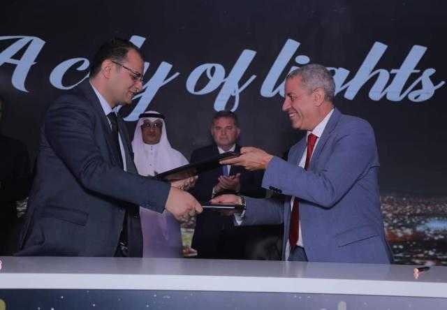بإيرادات متوقعة 61 مليار جنيه.. توقيع عقد تطوير كورنيش المقطم - صور