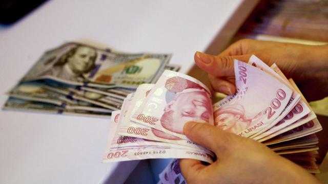 الليرة التركية تواصل انخفاضها وتتراجع 20% على أساس سنوي
