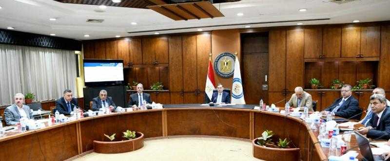 بمساحة ألف فدان.. بدء إجراءات تشييد منطقة بترولية جديدة بالتبين