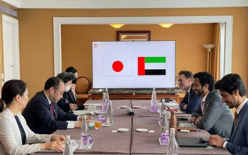 وزير الاقتصاد الإماراتي يبحث في جنيف تنمية شراكات جديدة وتعزيز آليات التعاون