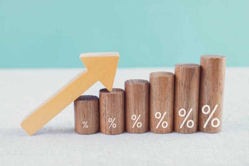 بنوك مركزية خليجية تعلن رفع أسعار الفائدة