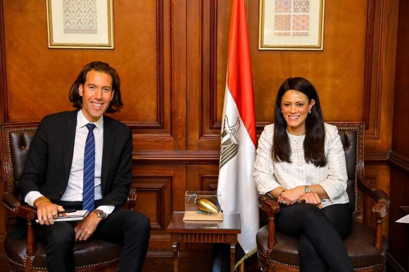 «المشاط» تستقبل نائب رئيس شركة ألستوم الفرنسية لبحث سبل التعاون المشترك